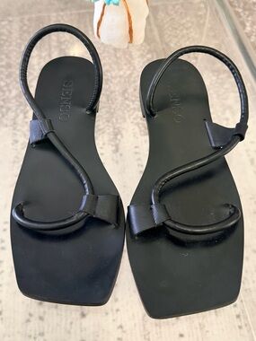 SENSO Black Minimal Square-Toe Sandals